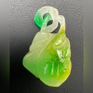 Incredible green jade pendant 6.8 grams